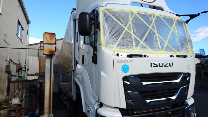 ISUZU ガラス交換前編